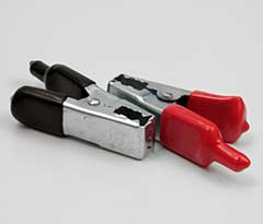 2025(-) CLIP PARA BATERIA 25 AMPER AISLADO NEGATIVO