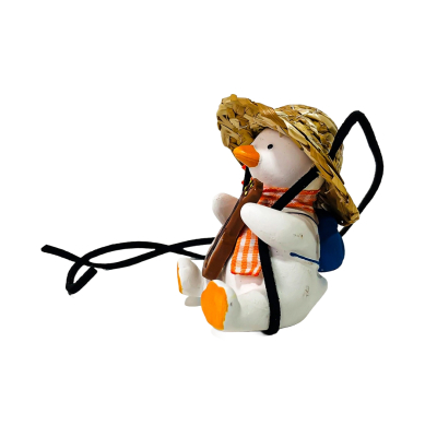 OR-DUCK018 PATITO DECORATIVO COLGANTE DE CERAMICA PARA AUTO COUNTRY MUSIC CON SOMBRERO DE PAJA Y GUITARRA CRIOLLA
