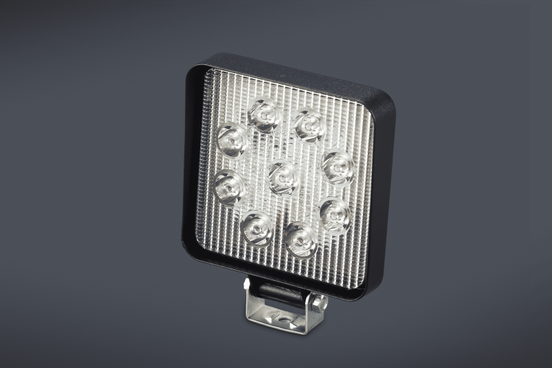 II51 FARO DE LED CUADRADO 11x11 CM (USO FUERA DE RUTA) 9 LEDS 27W 10-30 VOLTS