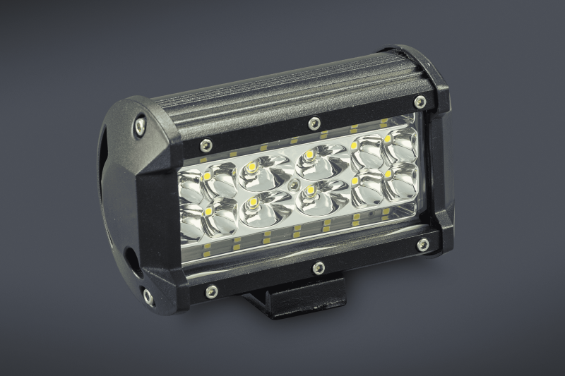 IL81 FARO DE LED RECTANGULAR 13x8 CM (USO FUERA DE RUTA) 28 LEDS 84W 10-30 VOLTS